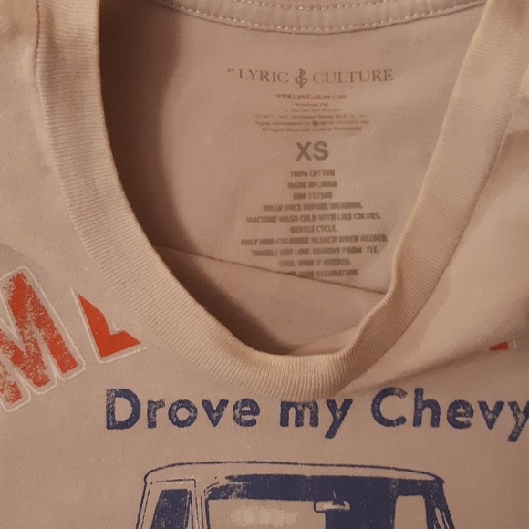 clothes - Picture 2 of 4